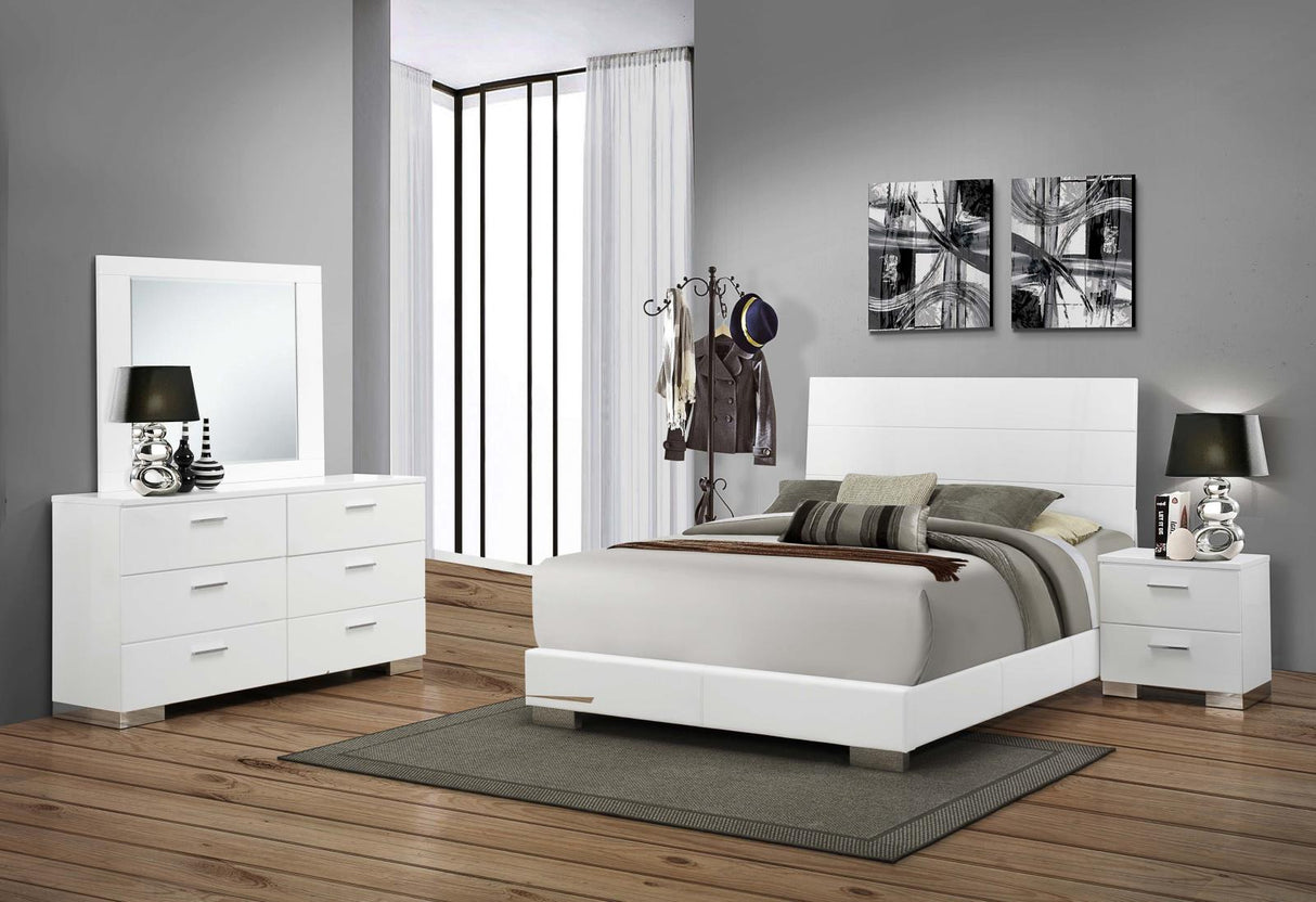 Felicity Glossy White 4-Piece California King Panel Bedroom Set