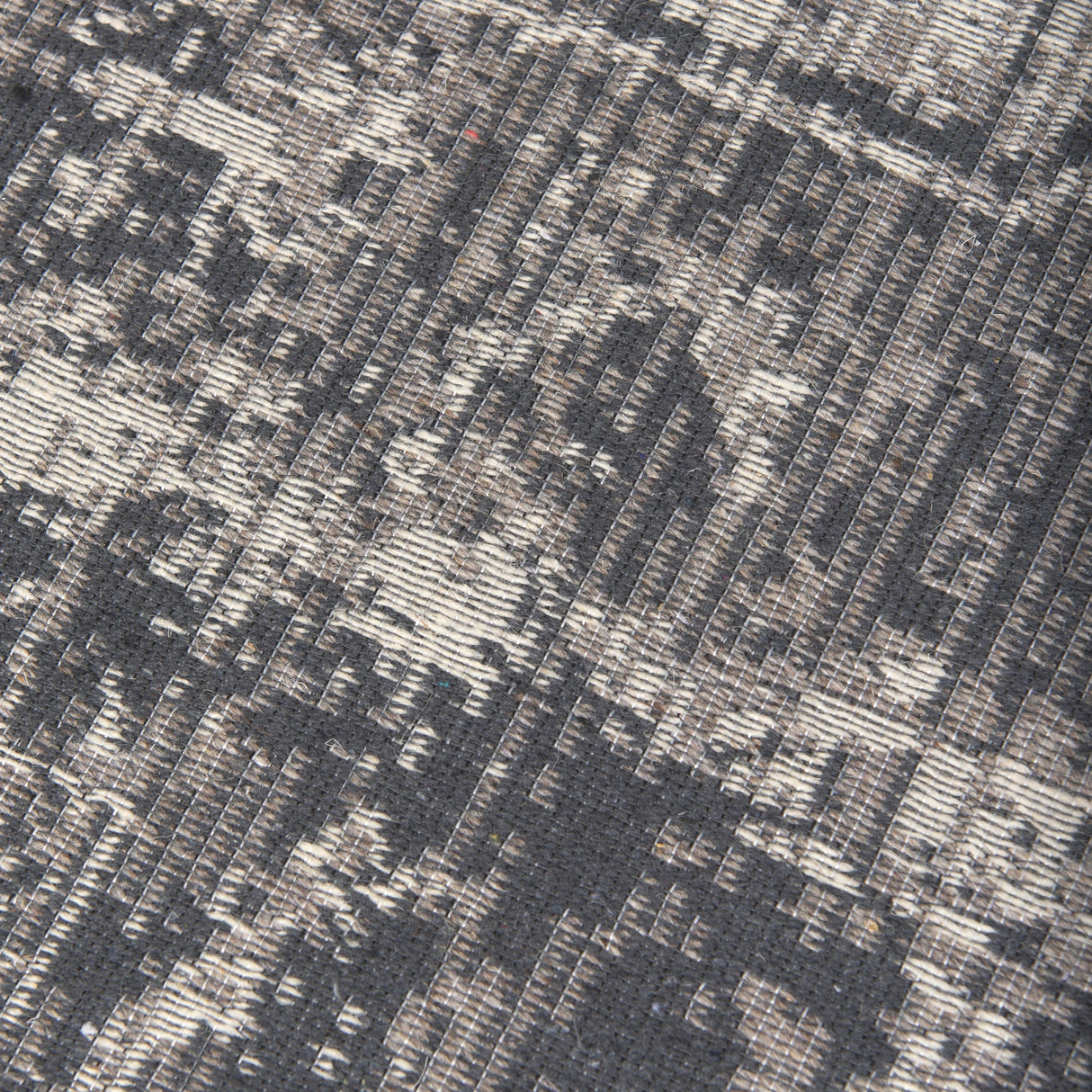 Greyson 96.0L x 60.0W x 0.4H Gray Area Rug by Mercana at Eve Furniture