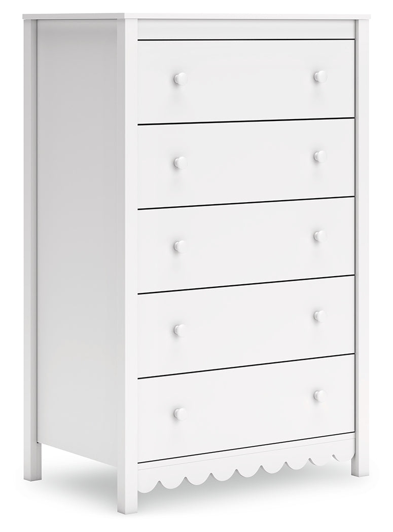 Hallityn White Chest of Drawers