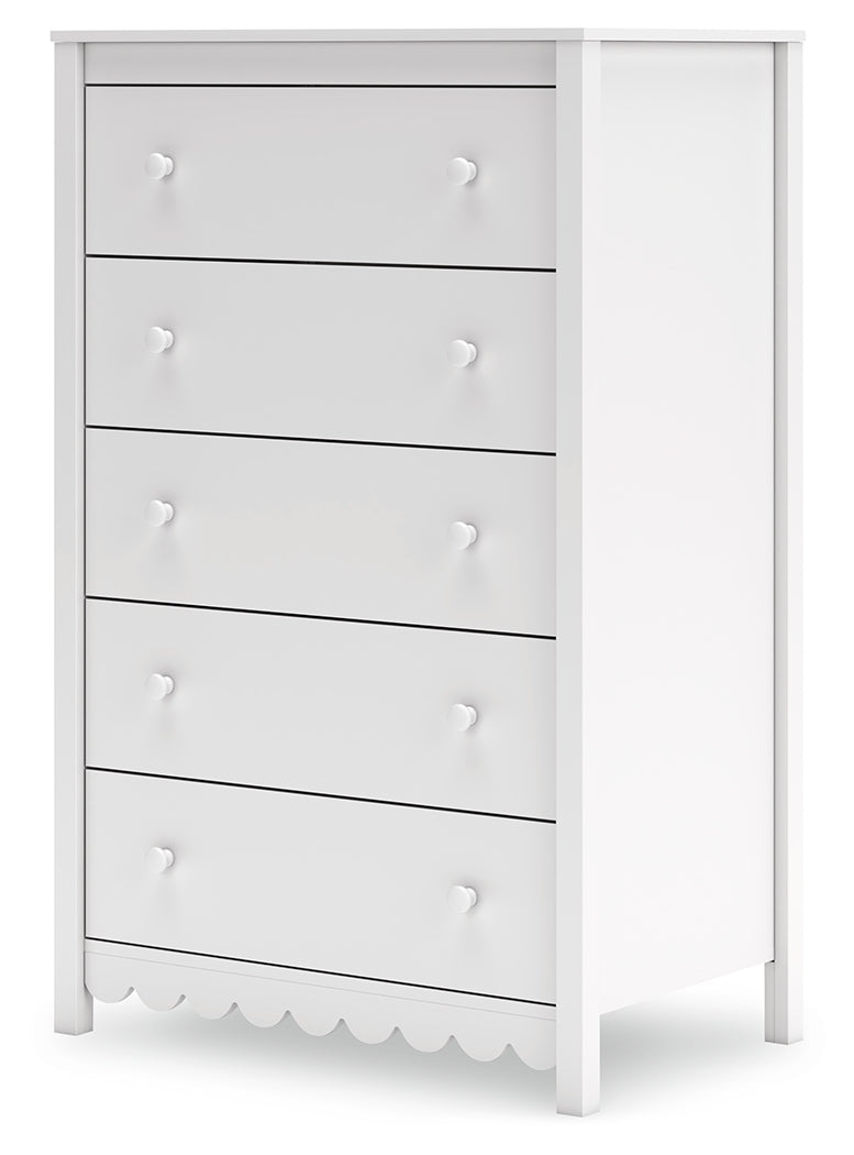 Hallityn White Chest of Drawers