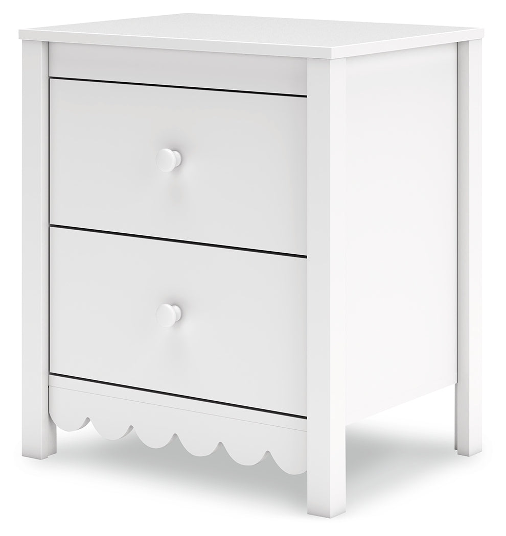 Hallityn White Nightstand