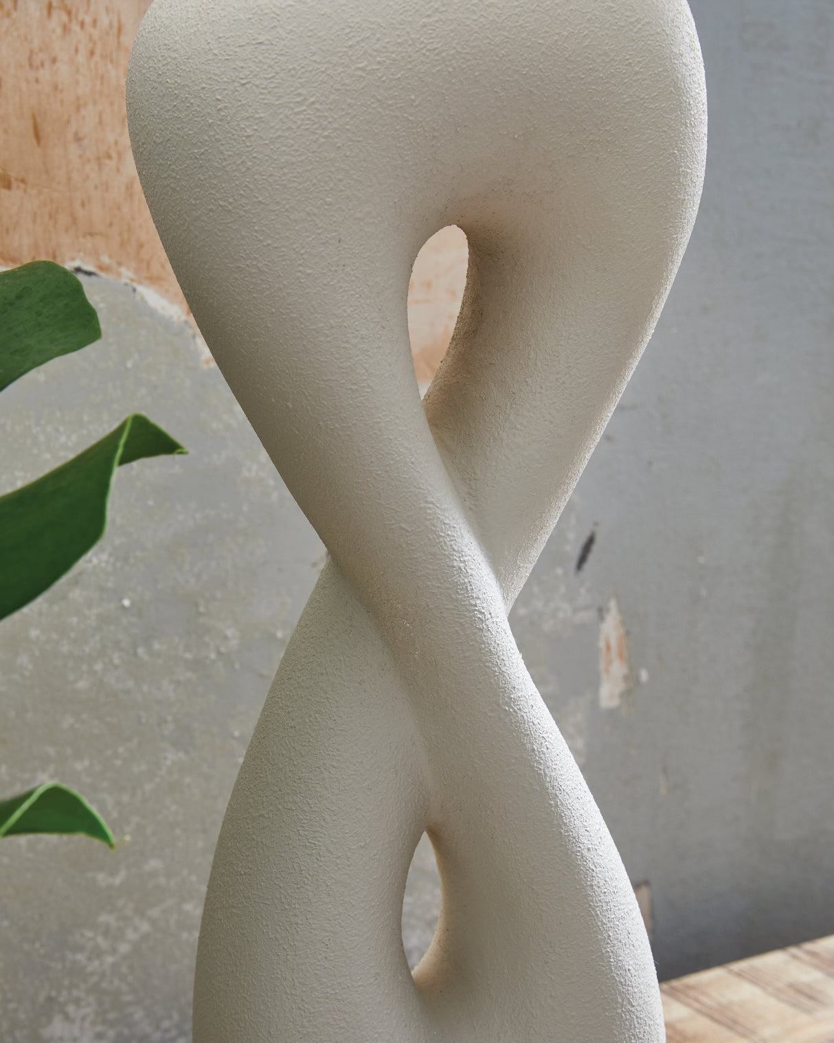 Judrich White/Gold Finish Table Lamp by ASHLEY FURNITURE at Eve Furniture
