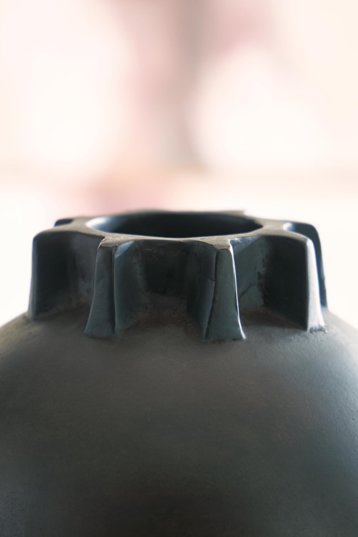 Kaslett Antique Black Vase by Ashley at Eve Furniture