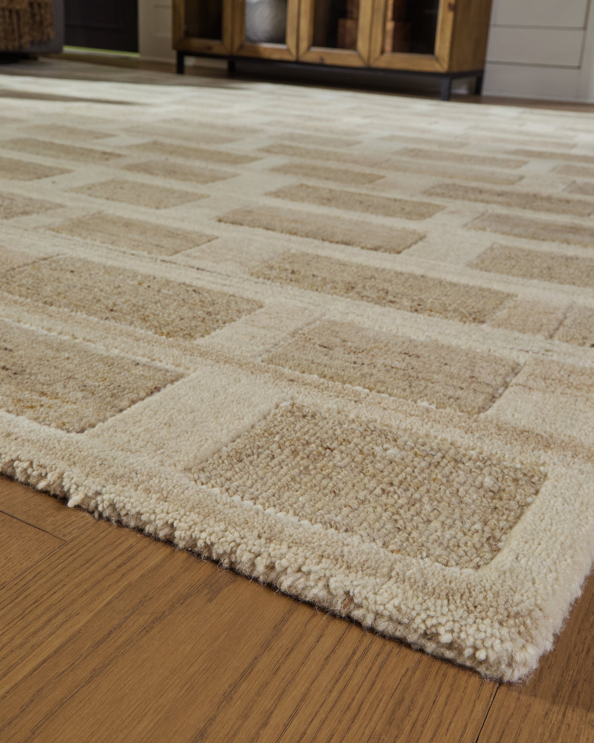 Lisgrove Tan/Brown/White Large Rug by ASHLEY FURNITURE at Eve Furniture