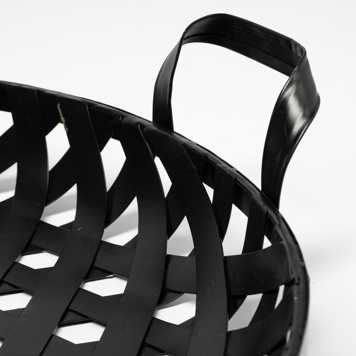 Lito (Set of 2) Black Woven Metal Round Serving Trays by Mercana at Eve Furniture