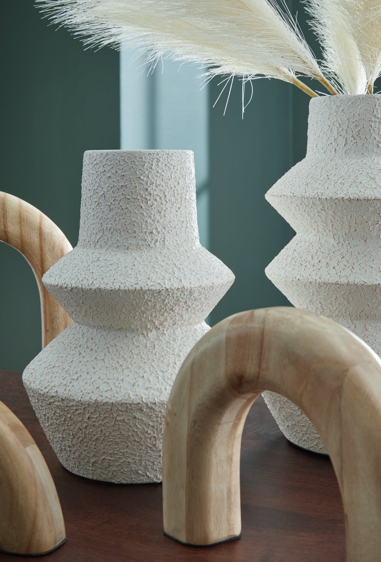 Maddwarth White/Natural Brown Accessory Set (Set of 5) by Ashley at Eve Furniture