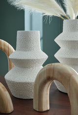 Maddwarth White/Natural Brown Accessory Set (Set of 5) by Ashley at Eve Furniture