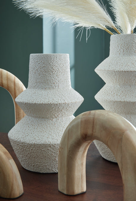 Maddwarth White/Natural Brown Accessory Set (Set of 5) by Ashley at Eve Furniture