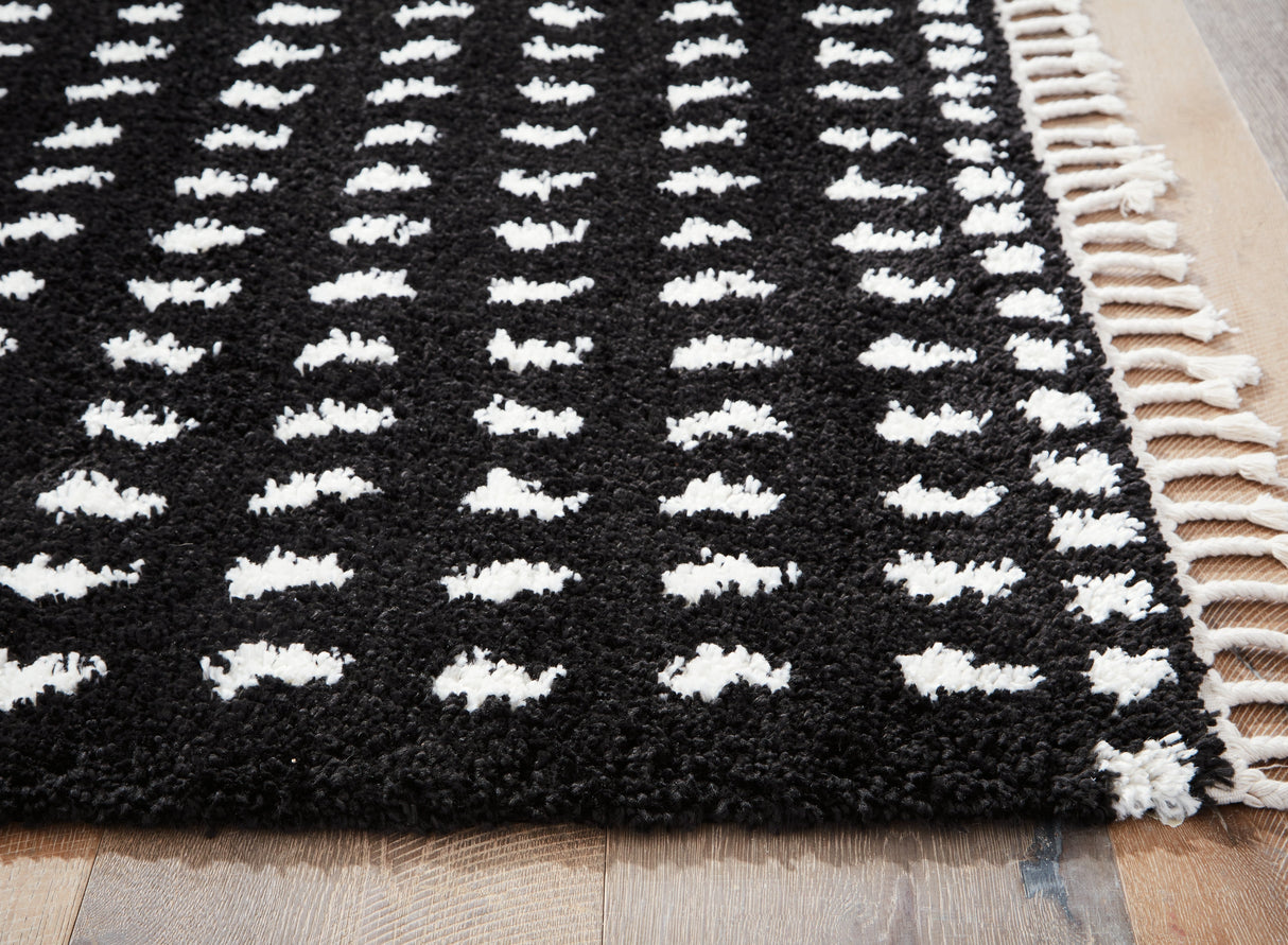 Minston Black/White 5' x 7' Rug