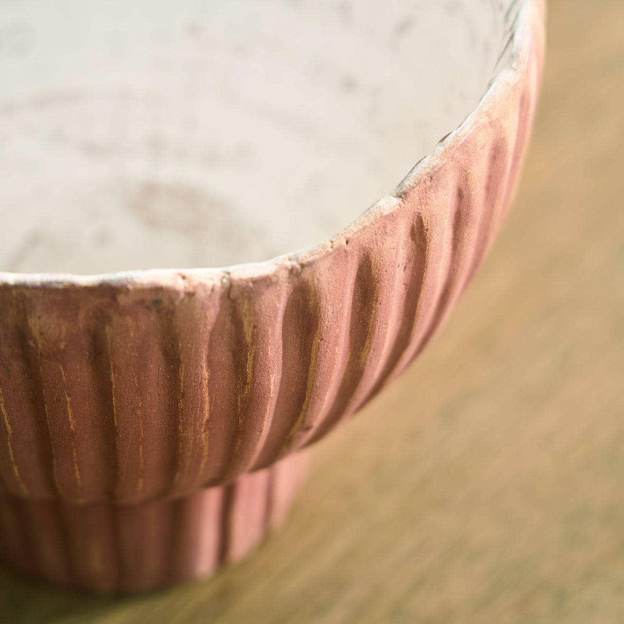 Orban Sienna/White Vase by Ashley at Eve Furniture