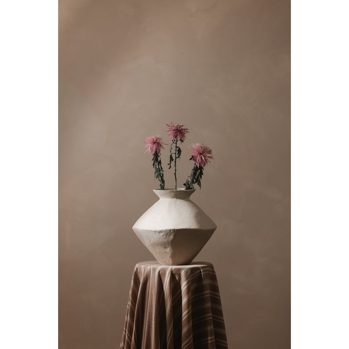 Raja White Medium Decorative Vessel by Moe's Home at Eve Furniture