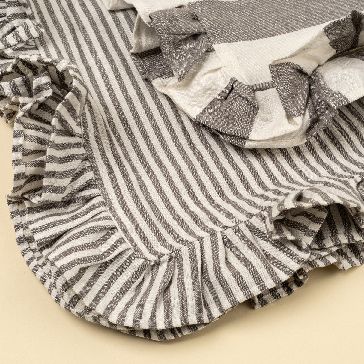 Ruffle Stripe Tea Towels S/2, Grey, Set of 2 by Mercana at Eve Furniture