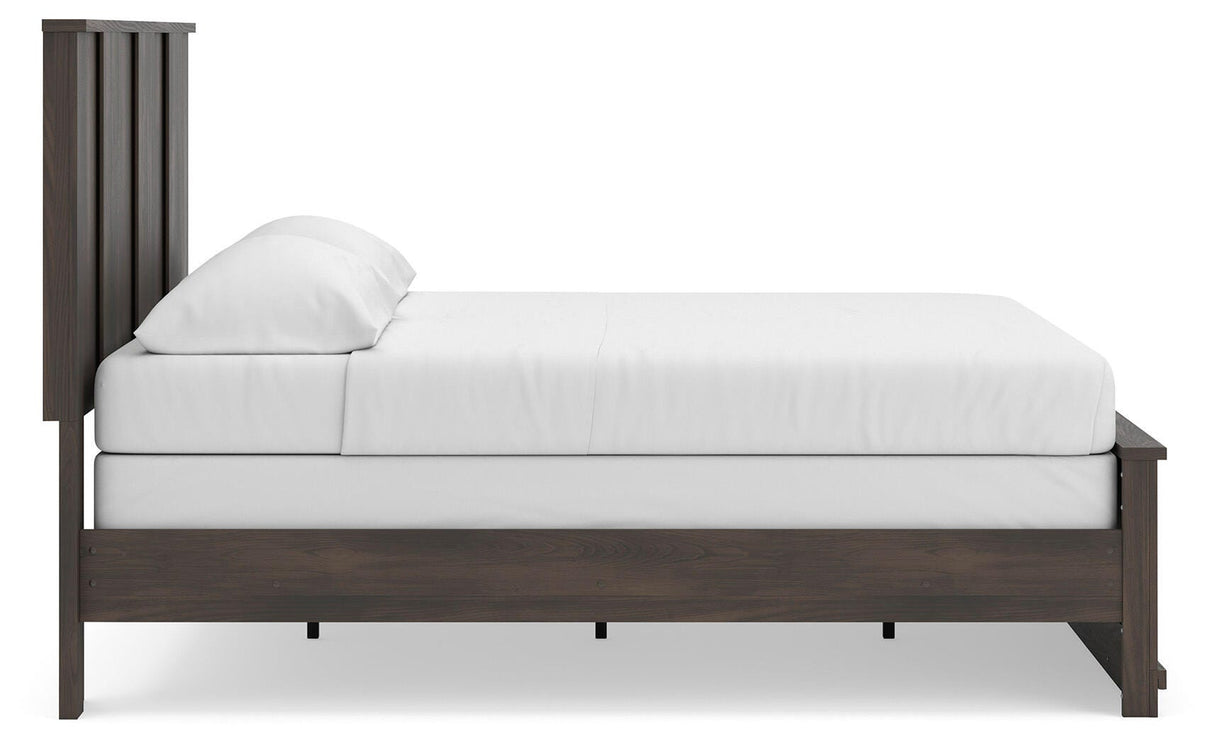 Shaehartin Dark Brown King Panel Bed