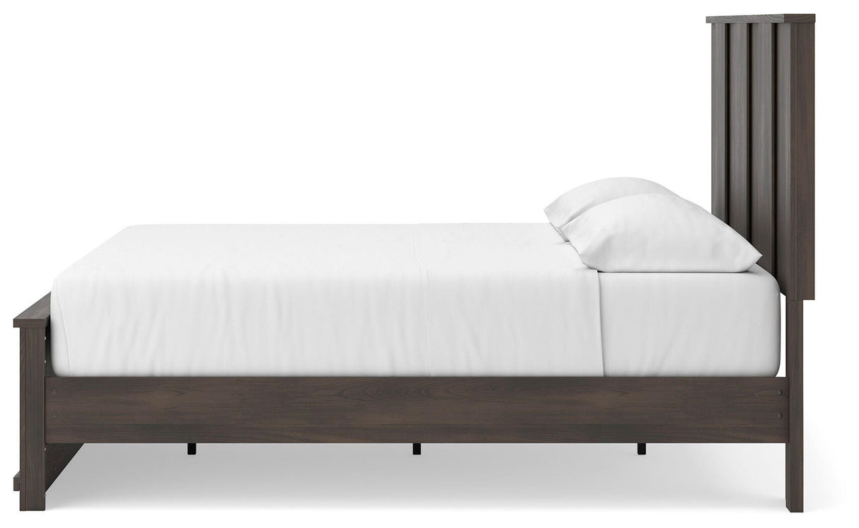 Shaehartin Dark Brown King Panel Platform Bed