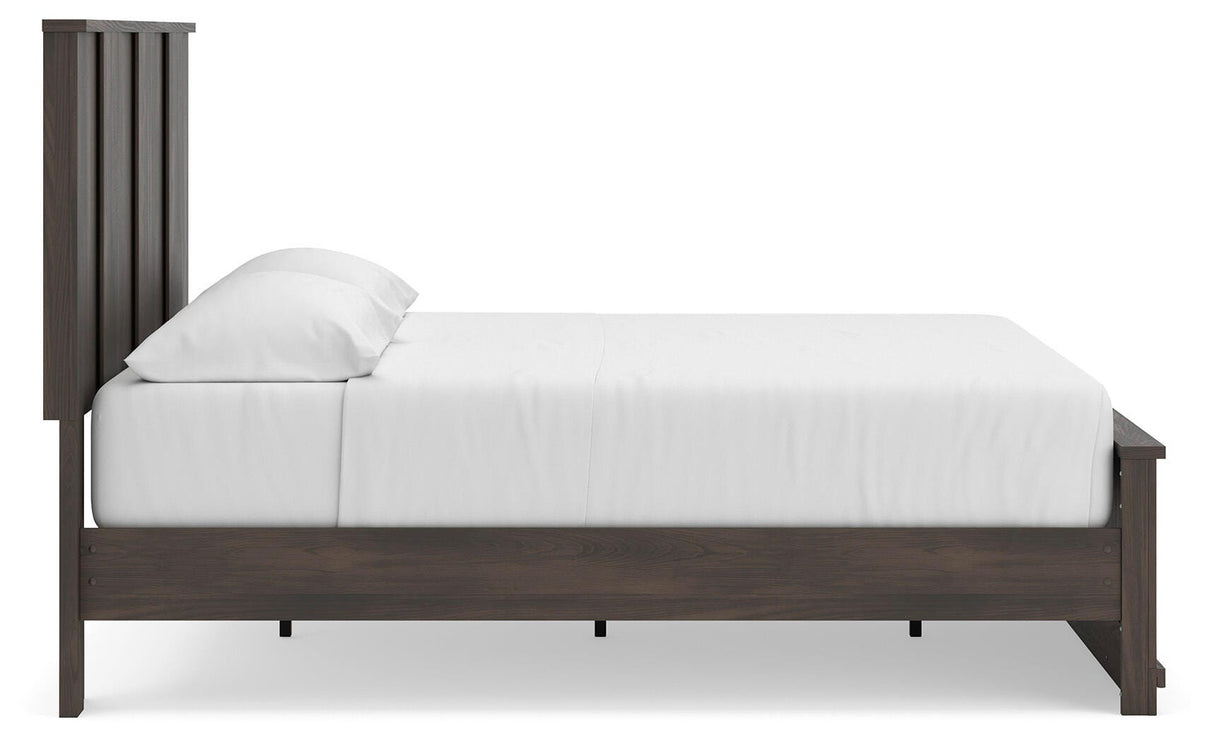 Shaehartin Dark Brown King Panel Platform Bed