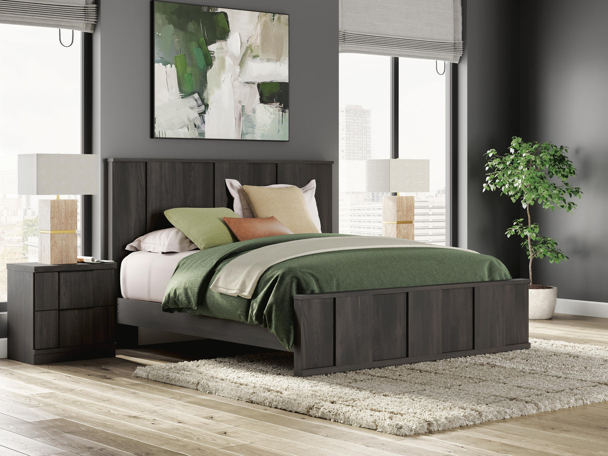 Shaehartin Dark Brown King Panel Platform Bed