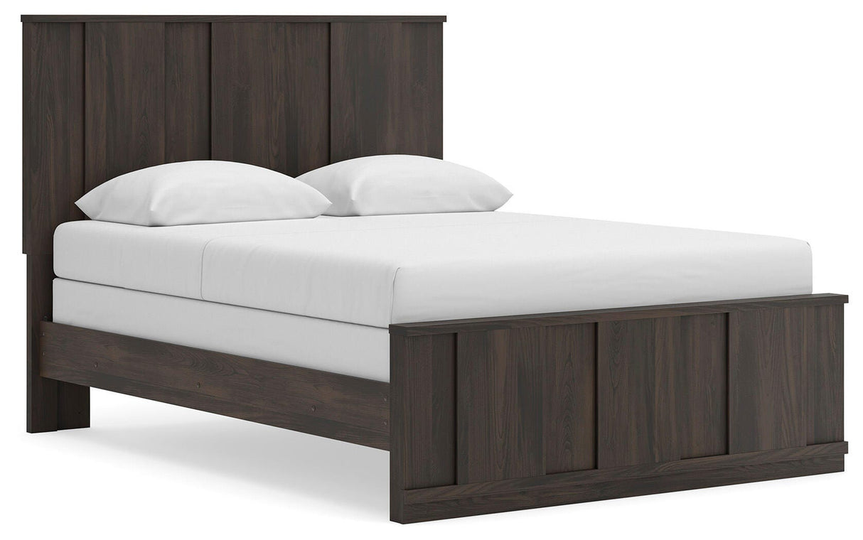 Shaehartin Dark Brown Queen Panel Bed