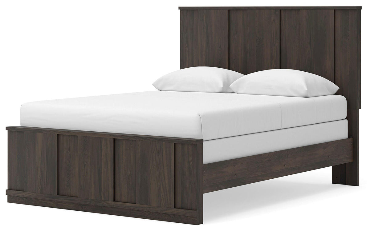 Shaehartin Dark Brown Queen Panel Bed