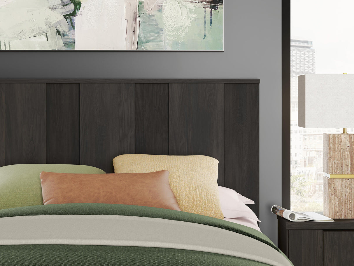 Shaehartin Dark Brown Queen Panel Bed
