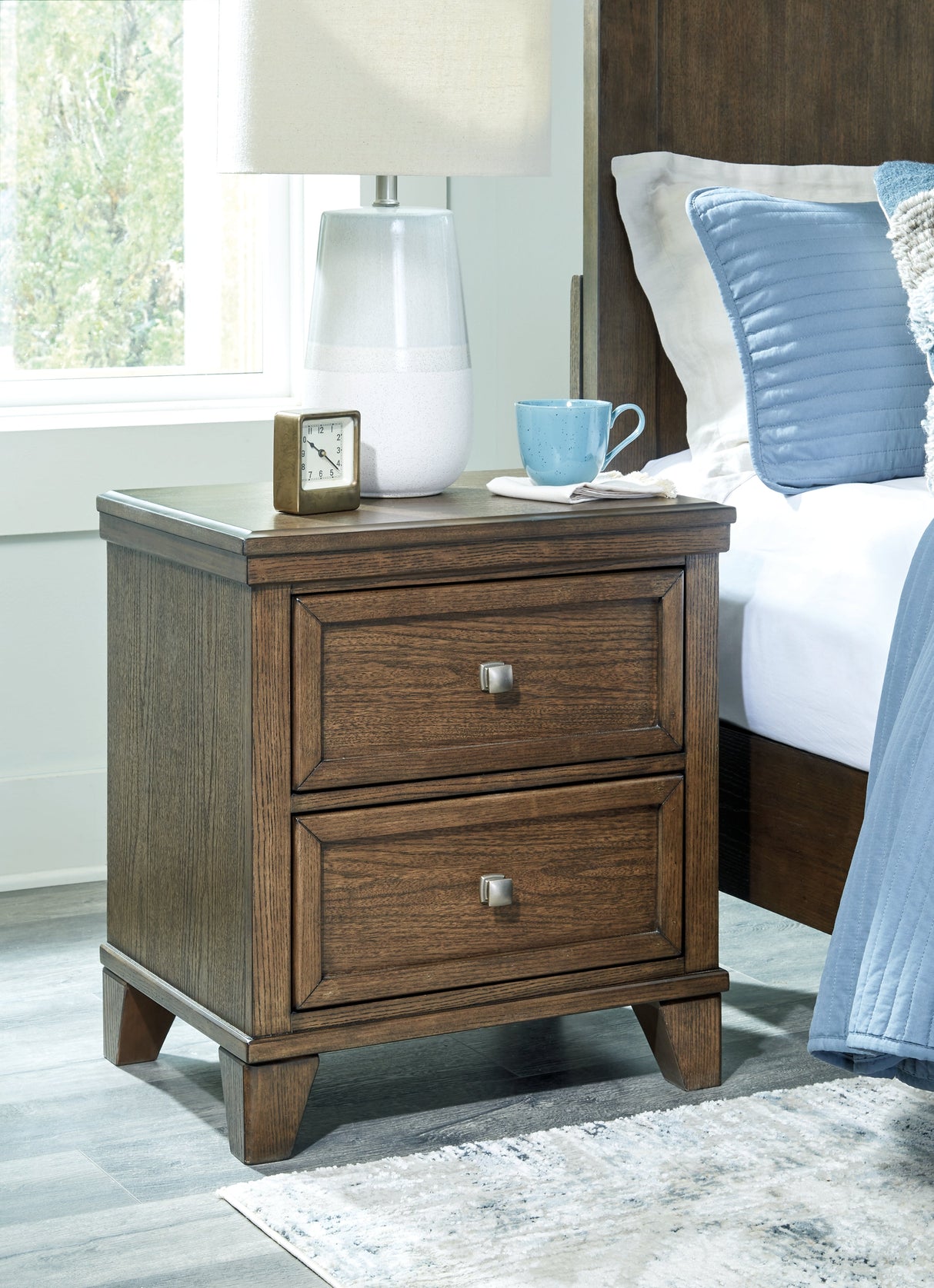 Shawbeck Medium Brown Nightstand