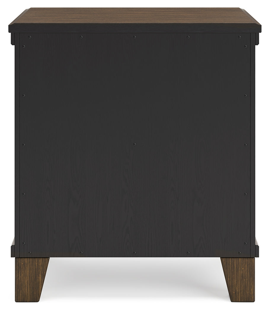 Shawbeck Medium Brown Nightstand