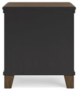 Shawbeck Medium Brown Nightstand