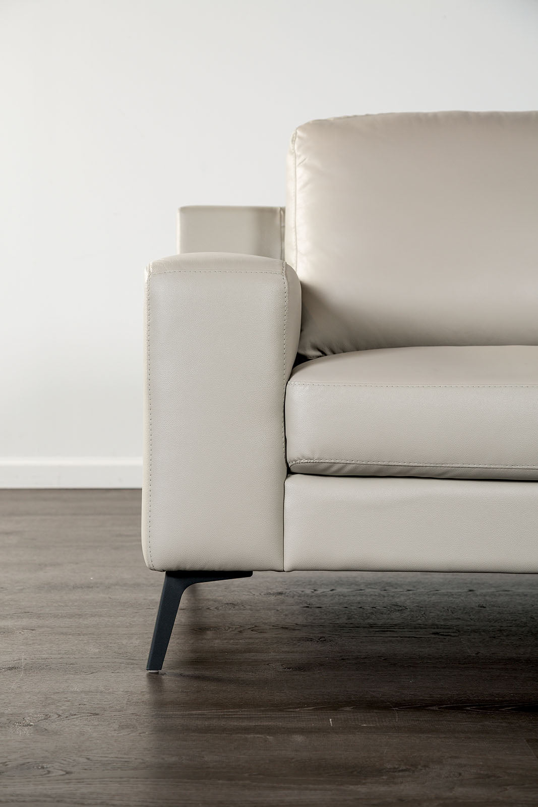 Stordal Light Gray Sectional with Right Chaise