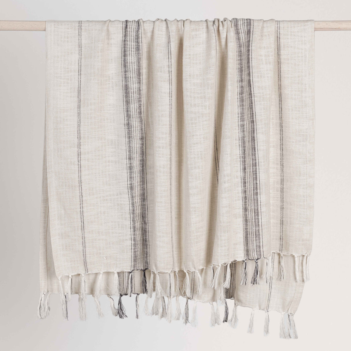 TC Ria Ivory/Gray Throw 50X70 by Classic Home at Eve Furniture