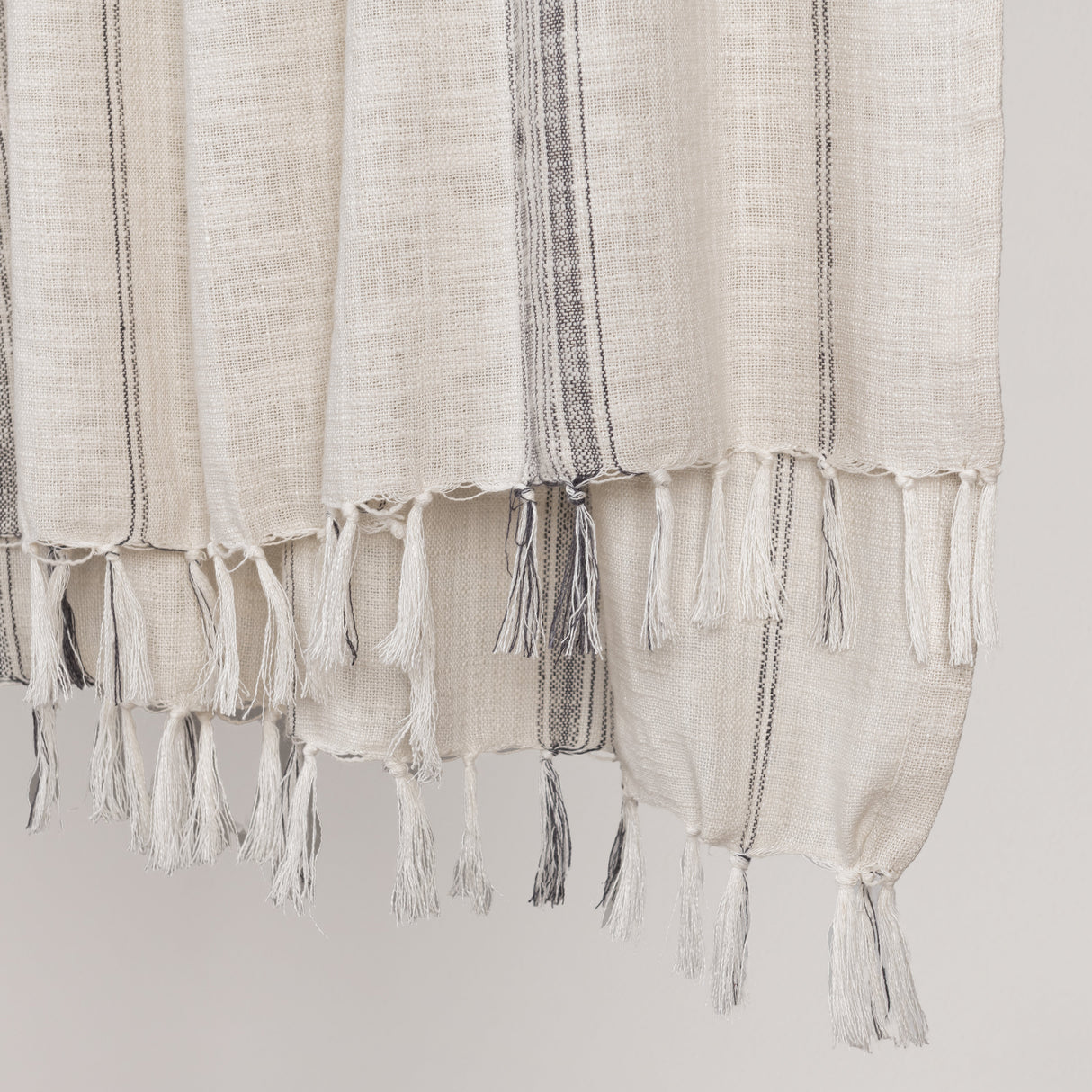 TC Ria Ivory/Gray Throw 50X70 by Classic Home at Eve Furniture