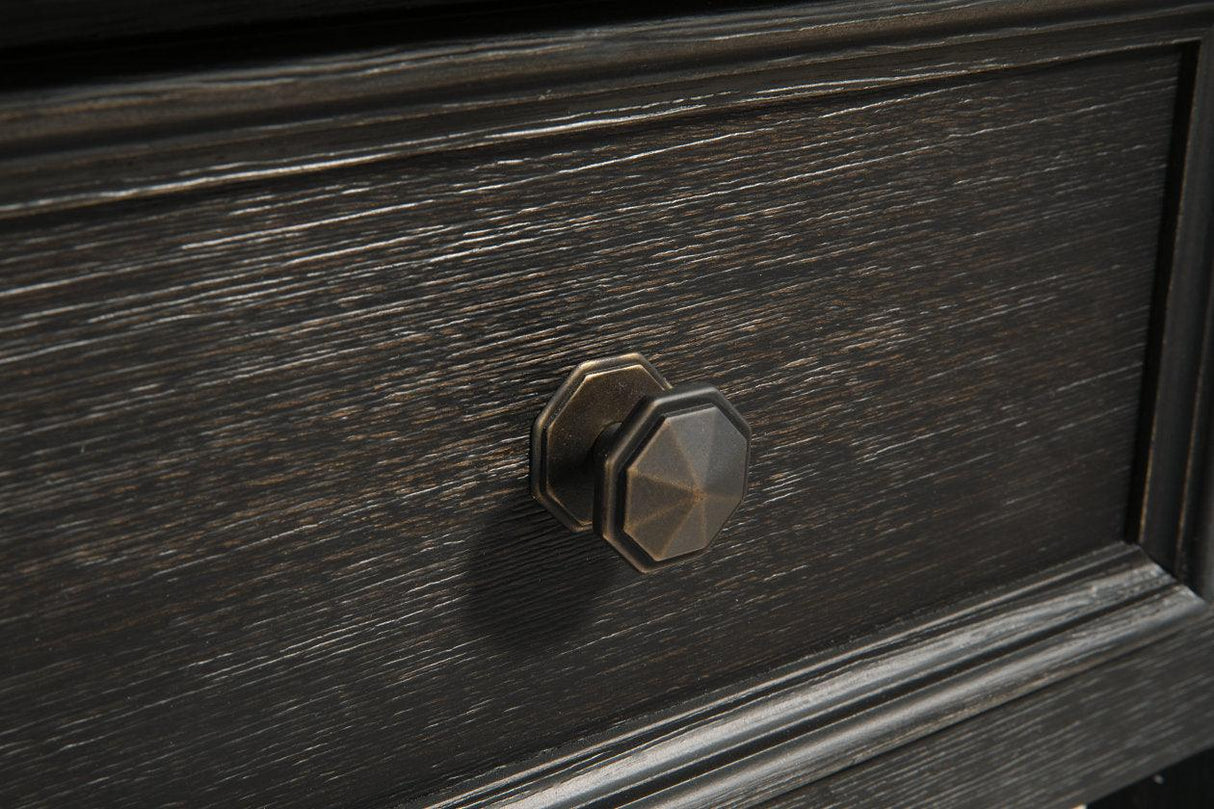 Tyler Creek Grayish Brown/Black End Table by Ashley at Eve Furniture