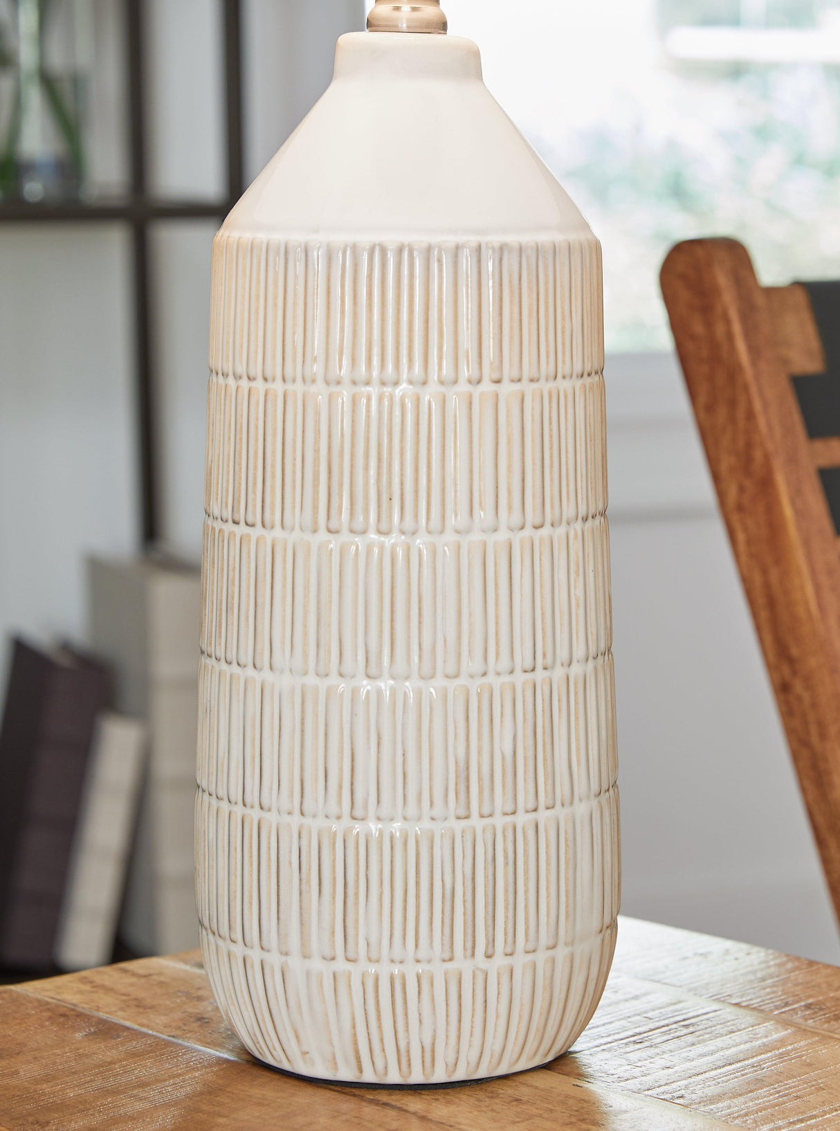Willport Off White Table Lamp by Ashley at Eve Furniture