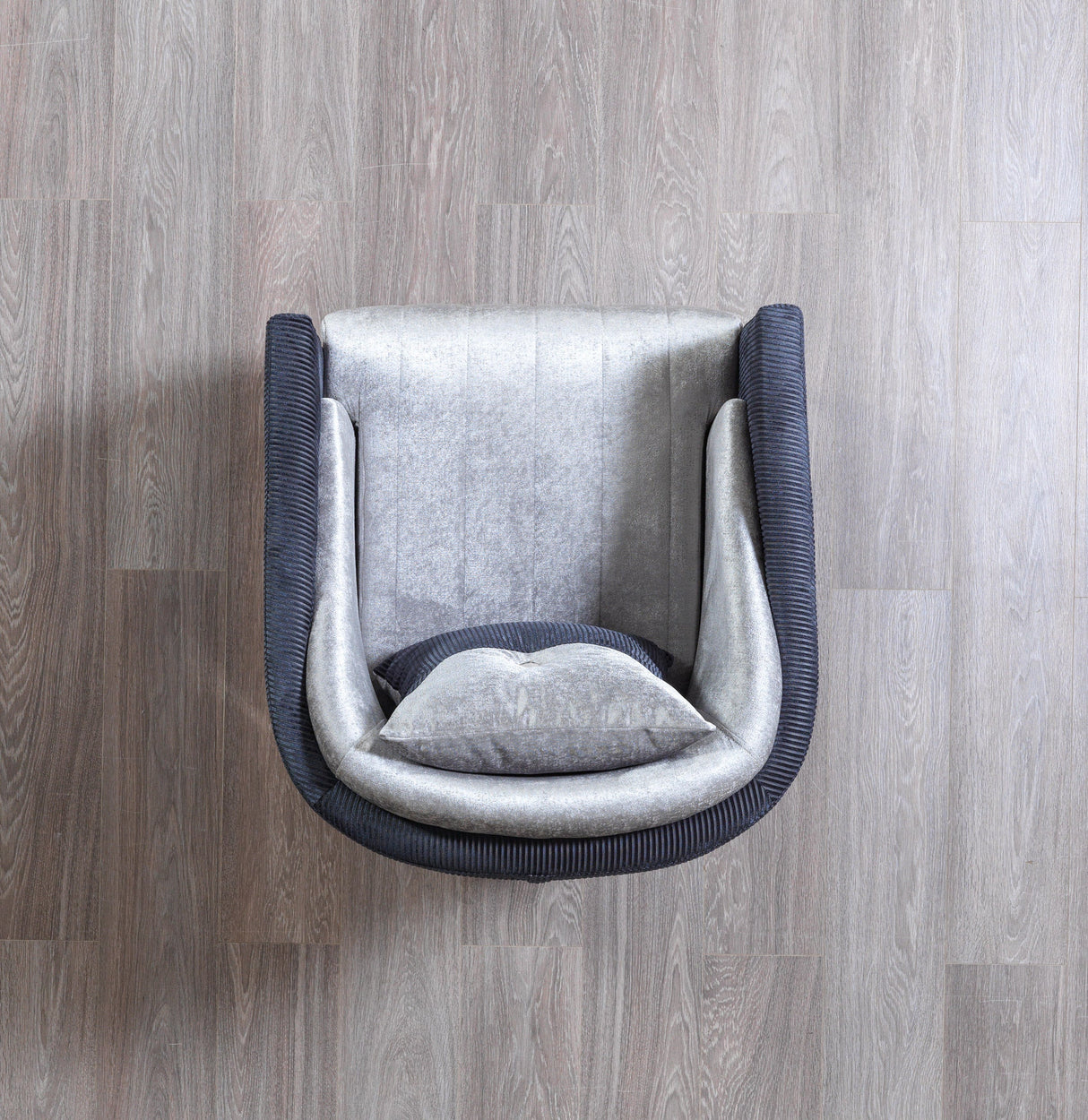 Leina Silver/Gray Velvet Chair